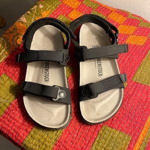 NWOT Birkenstock Kalahari sandals